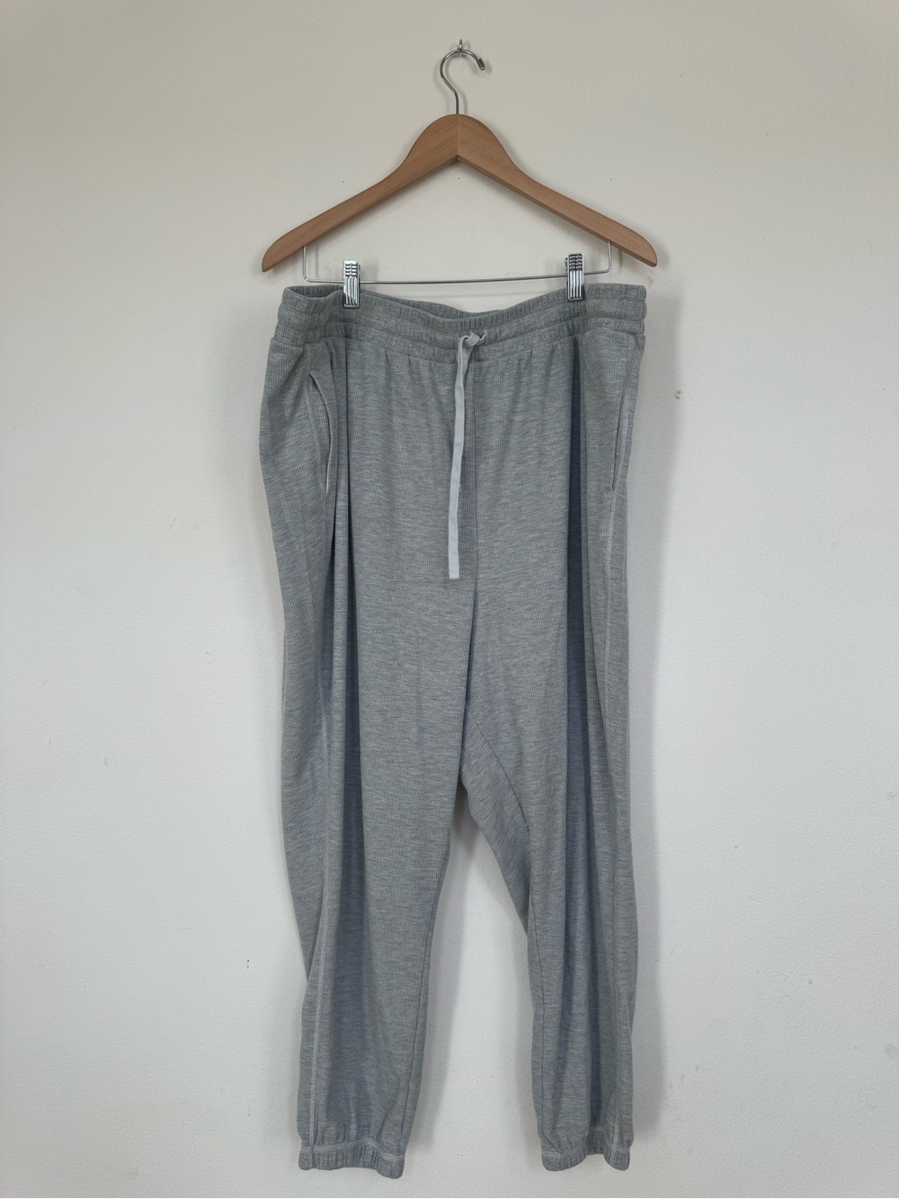 Fabletics Light Gray Men's Jogger Sweatpants